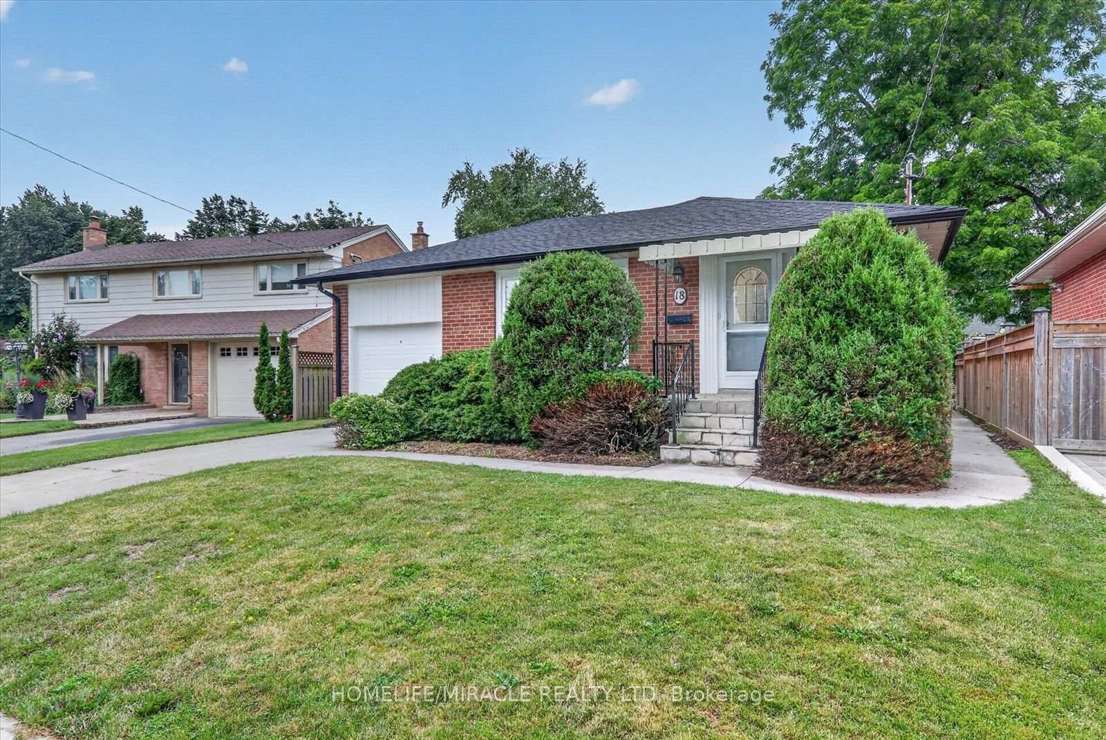 Photo 3 of 18 Elderfield Crescent, Etobicoke, Etobicoke West Mall — HOMEH