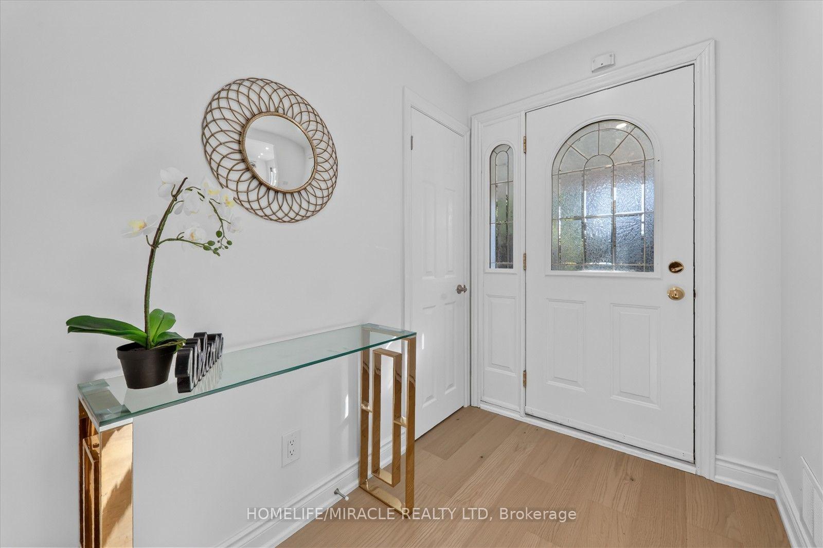 Photo 5 of 18 Elderfield Crescent, Etobicoke, Etobicoke West Mall — HOMEH