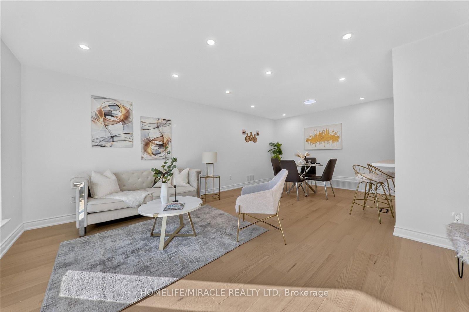 Photo 6 of 18 Elderfield Crescent, Etobicoke, Etobicoke West Mall — HOMEH