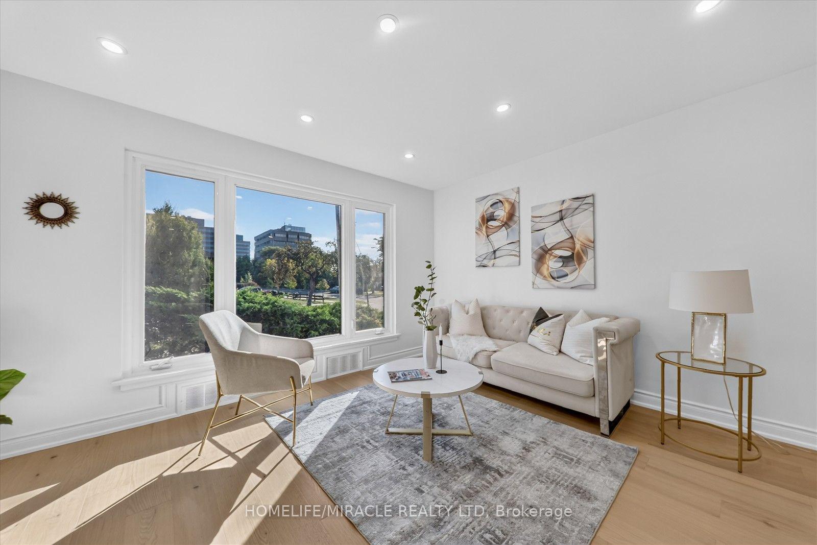 Photo 8 of 18 Elderfield Crescent, Etobicoke, Etobicoke West Mall — HOMEH
