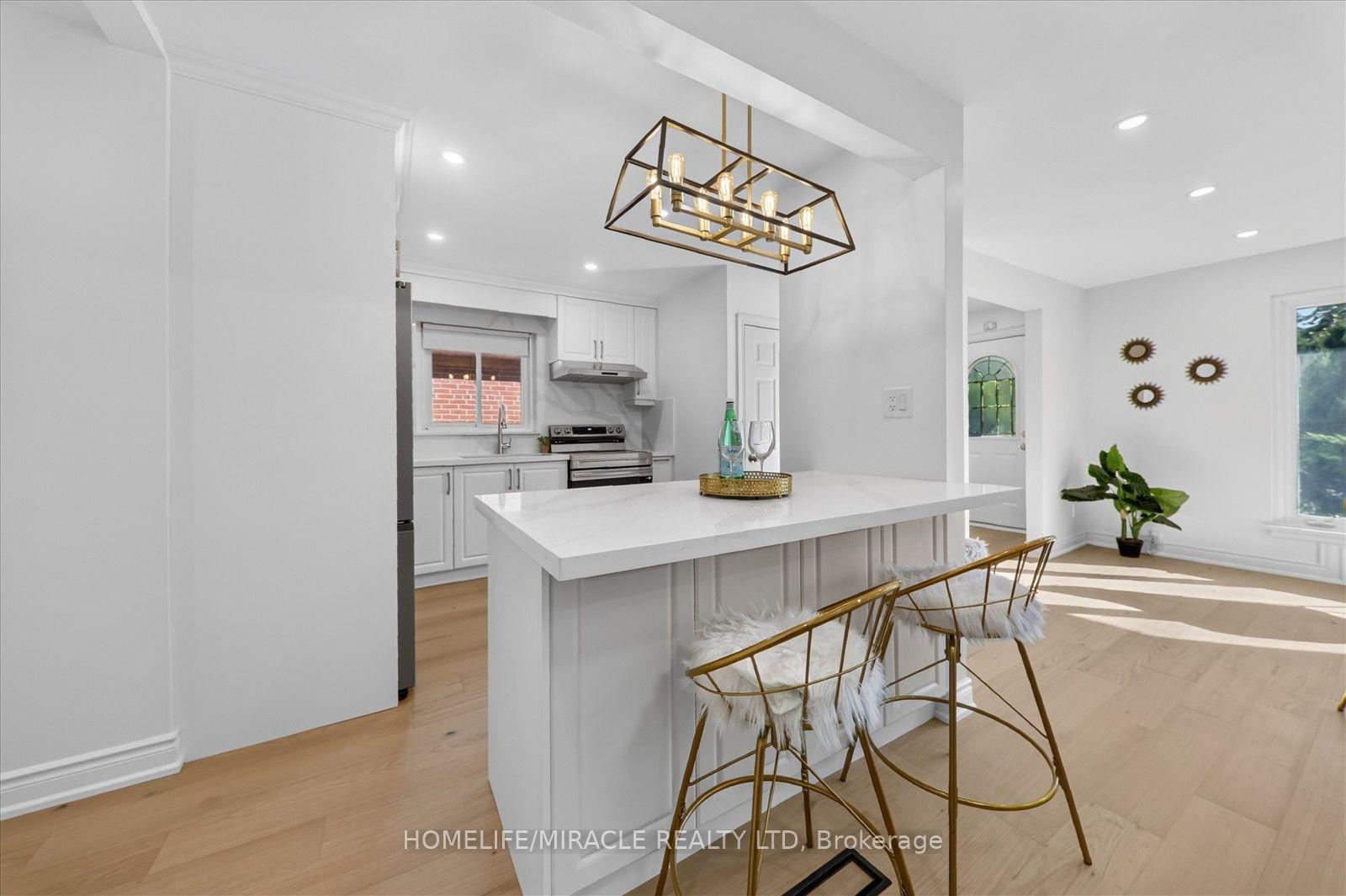 Photo 12 of 18 Elderfield Crescent, Etobicoke, Etobicoke West Mall — HOMEH