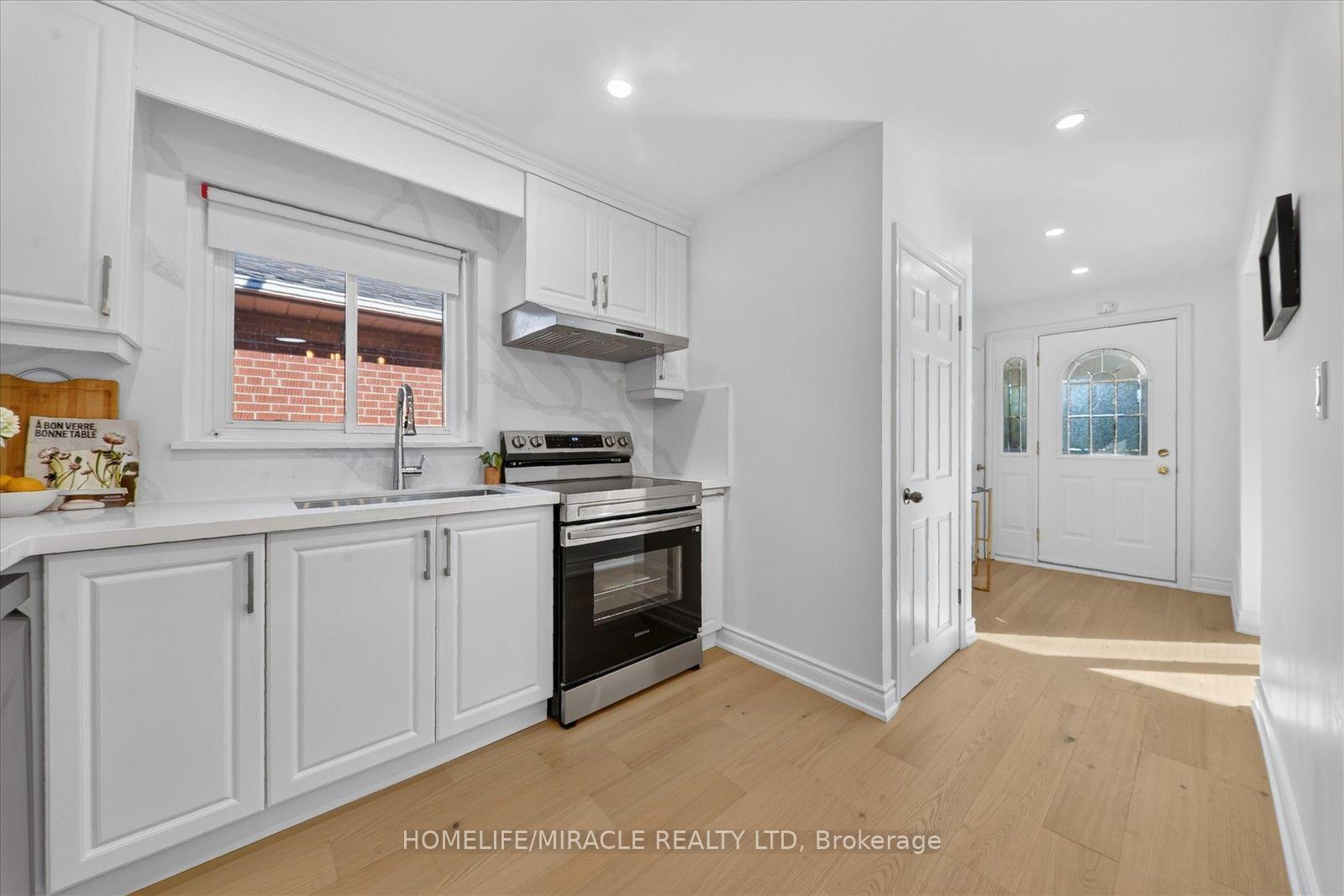 Photo 13 of 18 Elderfield Crescent, Etobicoke, Etobicoke West Mall — HOMEH