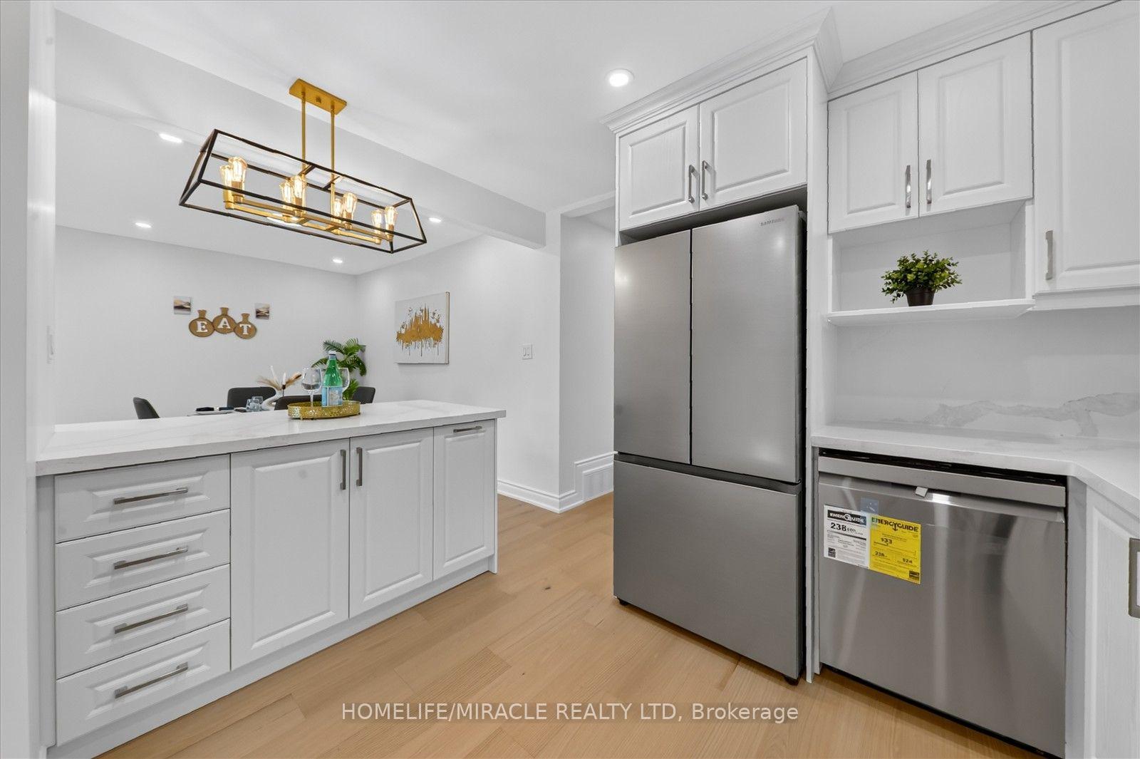 Photo 15 of 18 Elderfield Crescent, Etobicoke, Etobicoke West Mall — HOMEH