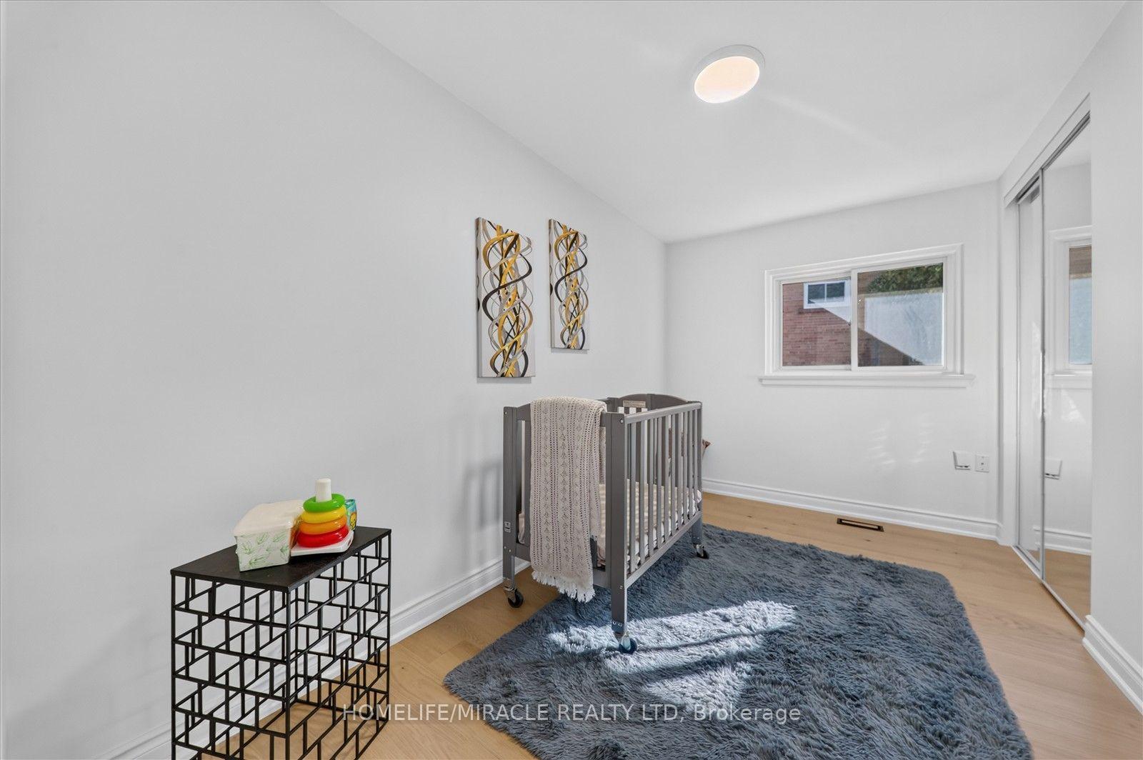 Photo 16 of 18 Elderfield Crescent, Etobicoke, Etobicoke West Mall — HOMEH