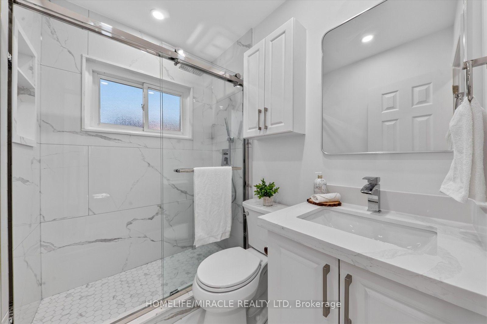 Photo 20 of 18 Elderfield Crescent, Etobicoke, Etobicoke West Mall — HOMEH