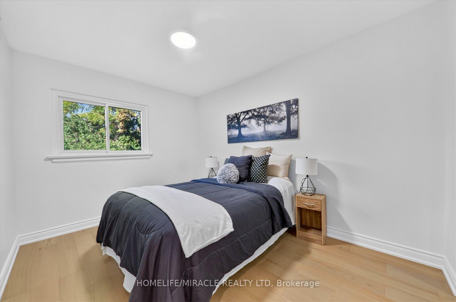 Photo 21 of 18 Elderfield Crescent, Etobicoke, Etobicoke West Mall — HOMEH