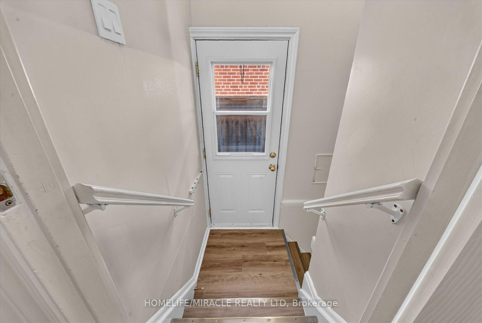 Photo 25 of 18 Elderfield Crescent, Etobicoke, Etobicoke West Mall — HOMEH