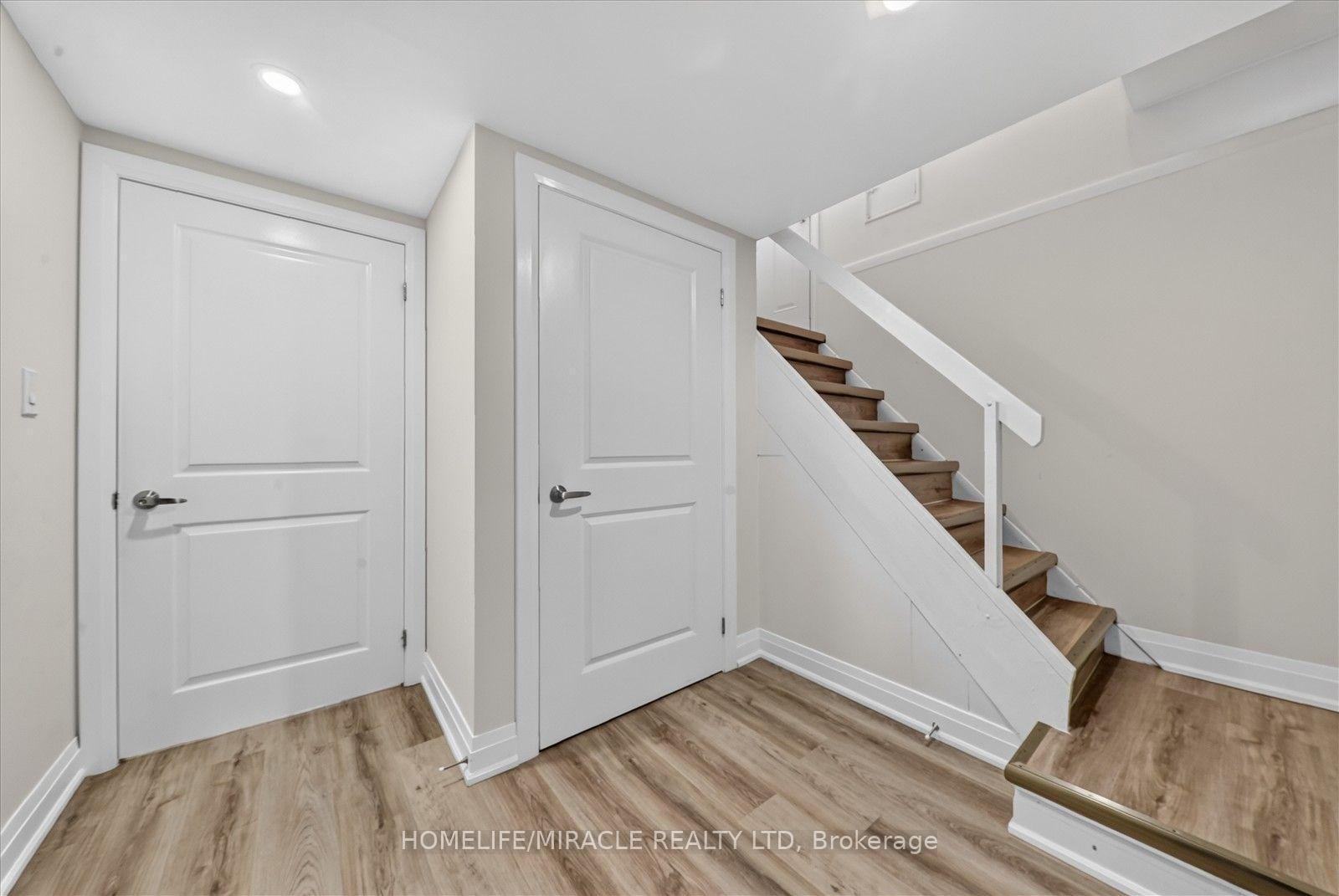 Photo 27 of 18 Elderfield Crescent, Etobicoke, Etobicoke West Mall — HOMEH