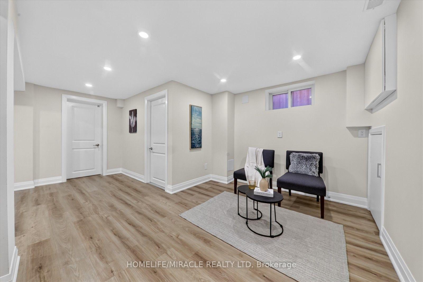 Photo 29 of 18 Elderfield Crescent, Etobicoke, Etobicoke West Mall — HOMEH