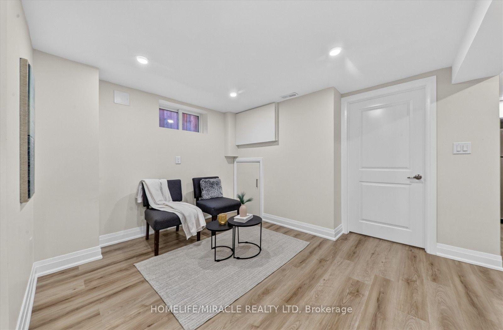 Photo 30 of 18 Elderfield Crescent, Etobicoke, Etobicoke West Mall — HOMEH