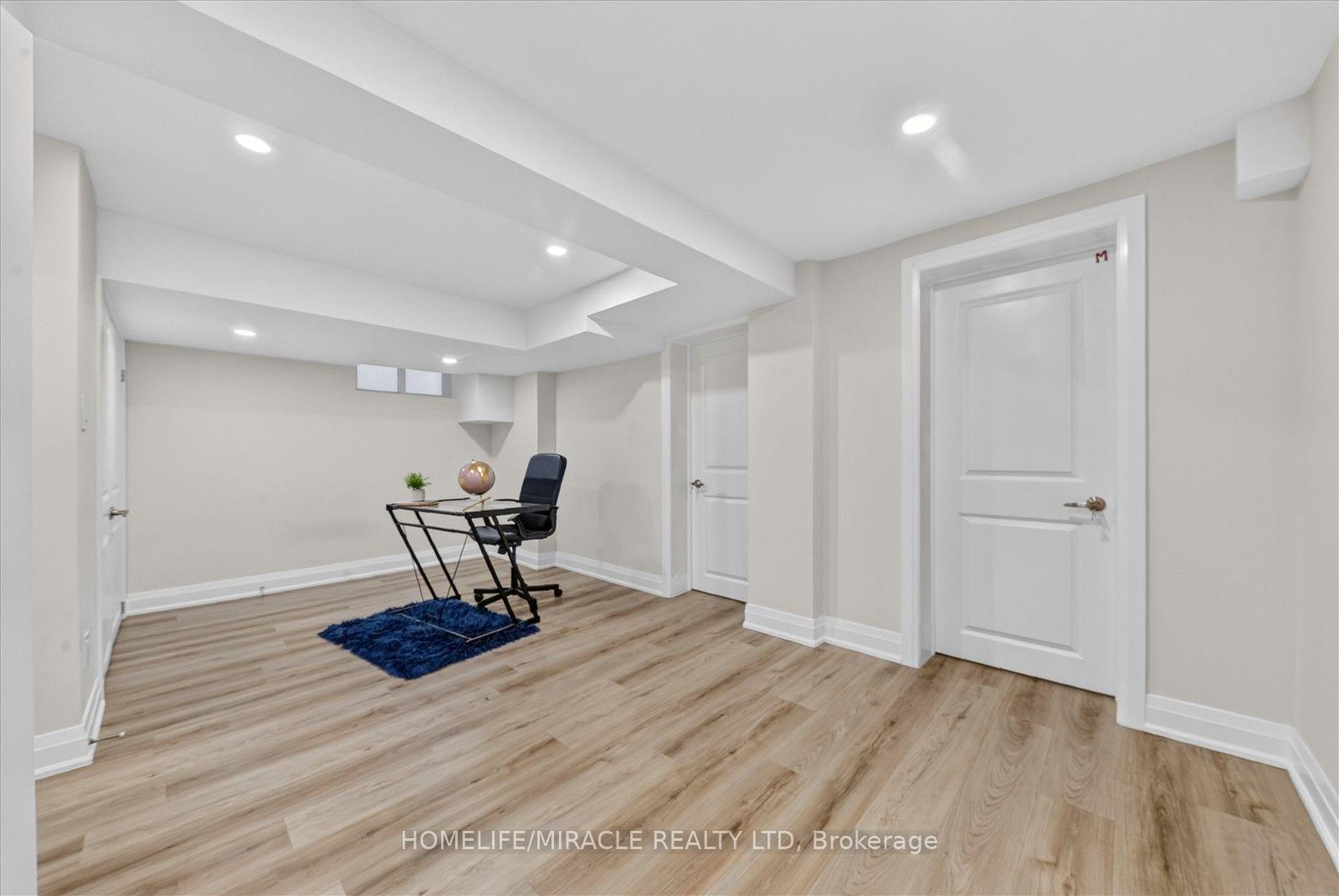 Photo 31 of 18 Elderfield Crescent, Etobicoke, Etobicoke West Mall — HOMEH