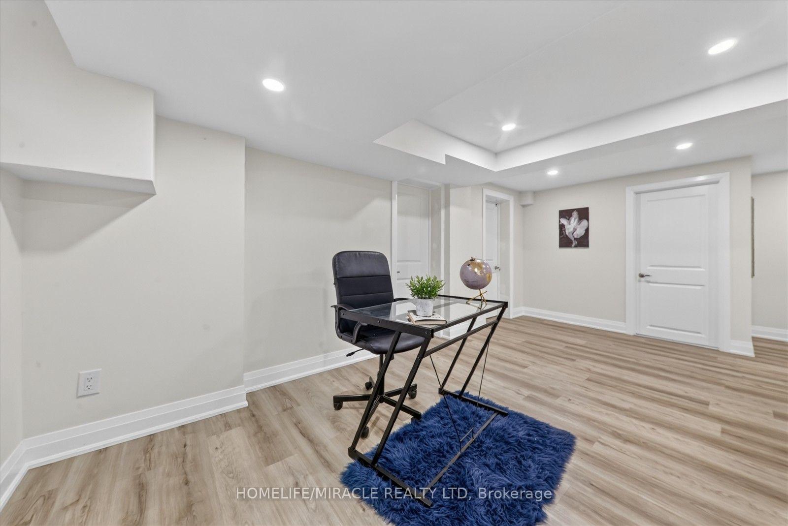 Photo 32 of 18 Elderfield Crescent, Etobicoke, Etobicoke West Mall — HOMEH