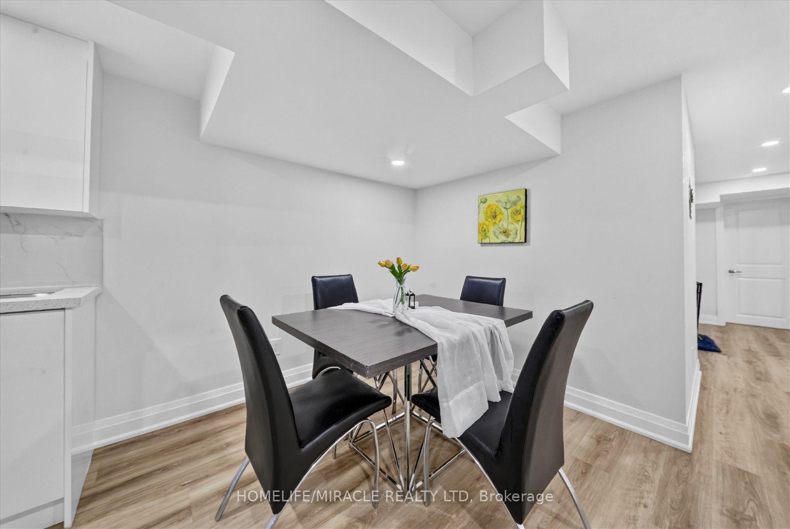 Photo 34 of 18 Elderfield Crescent, Etobicoke, Etobicoke West Mall — HOMEH