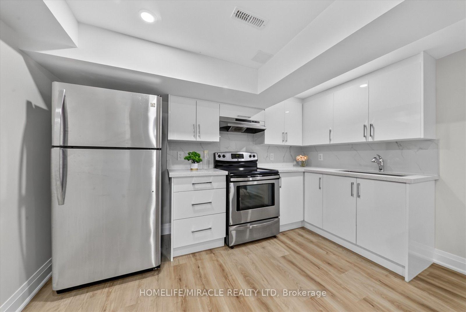 Photo 35 of 18 Elderfield Crescent, Etobicoke, Etobicoke West Mall — HOMEH