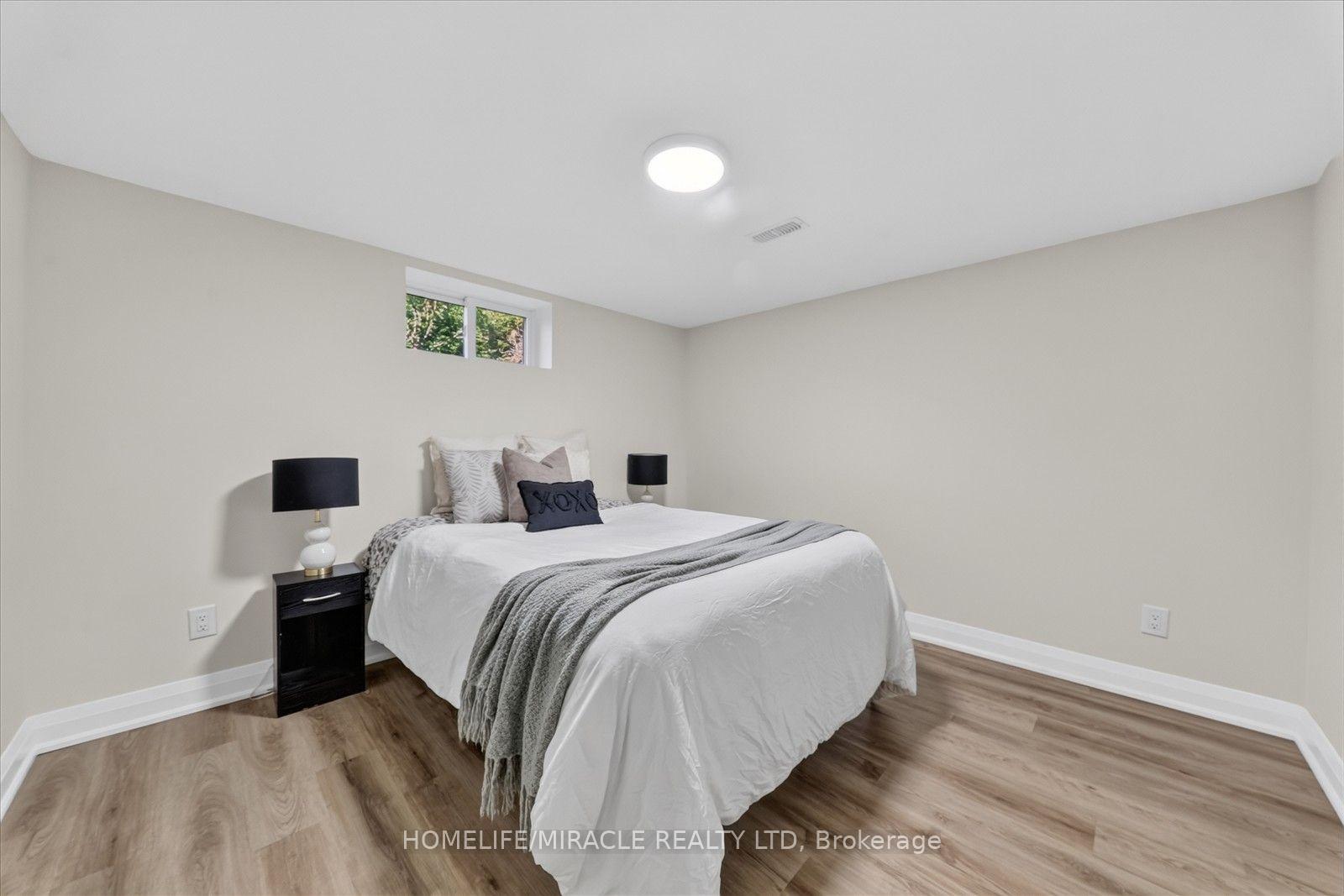 Photo 38 of 18 Elderfield Crescent, Etobicoke, Etobicoke West Mall — HOMEH