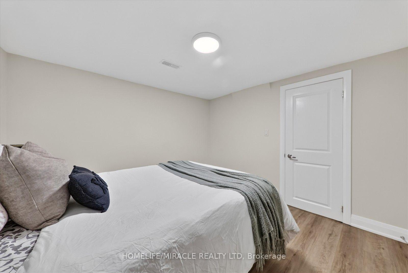 Photo 39 of 18 Elderfield Crescent, Etobicoke, Etobicoke West Mall — HOMEH