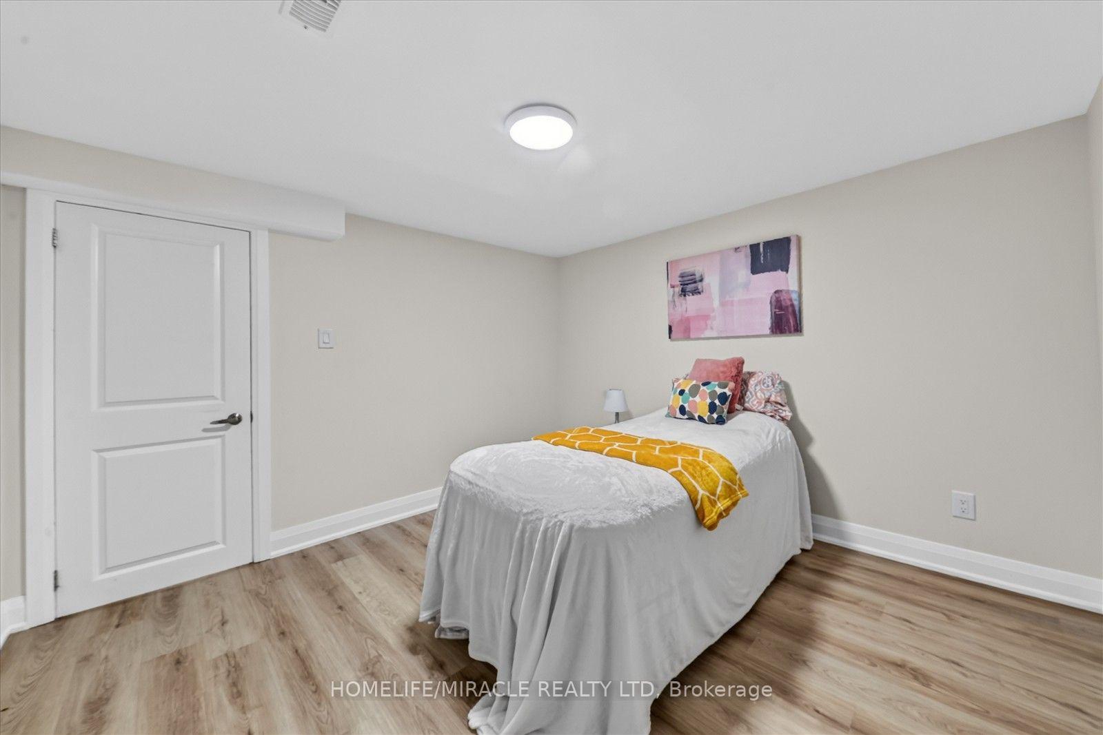 Photo 41 of 18 Elderfield Crescent, Etobicoke, Etobicoke West Mall — HOMEH