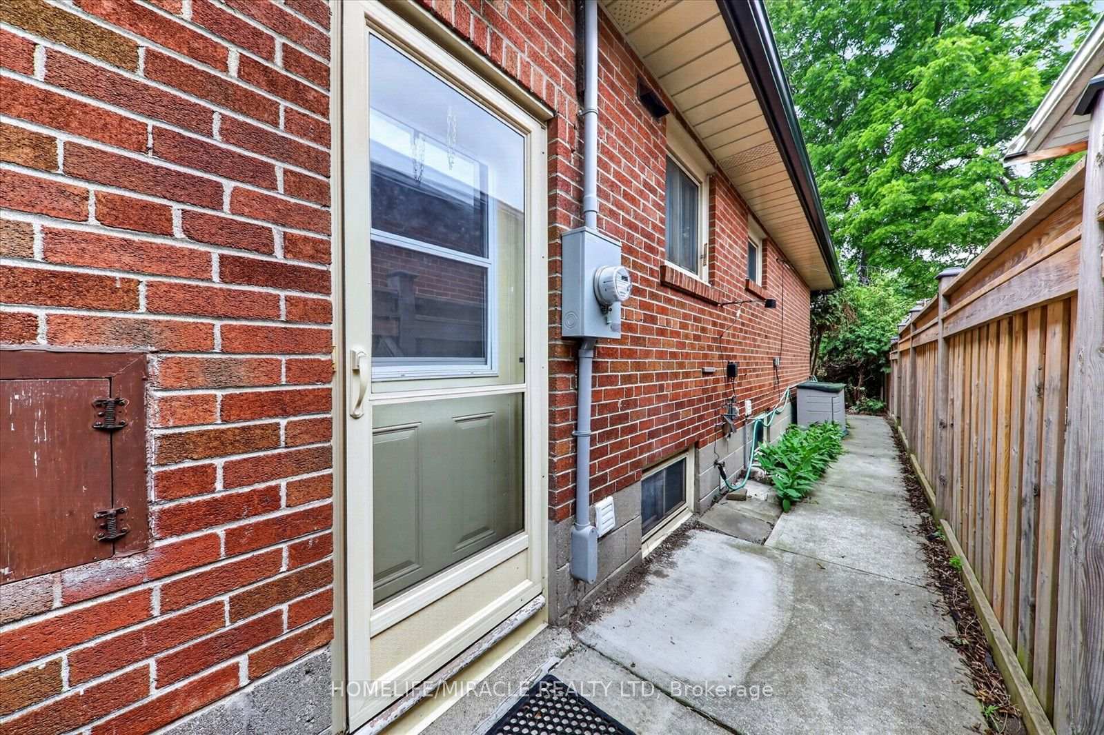 Photo 42 of 18 Elderfield Crescent, Etobicoke, Etobicoke West Mall — HOMEH