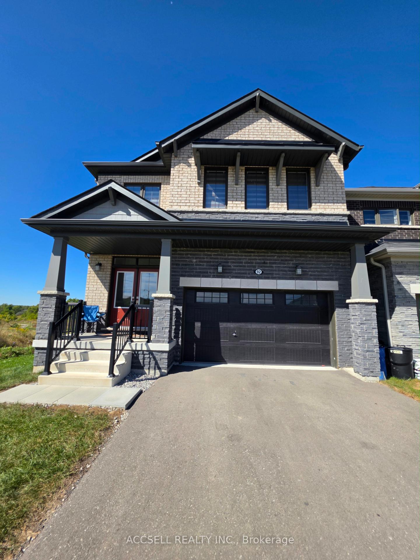 Photo 2 of 92 Hawick Crescent, Haldimand — HOMEH