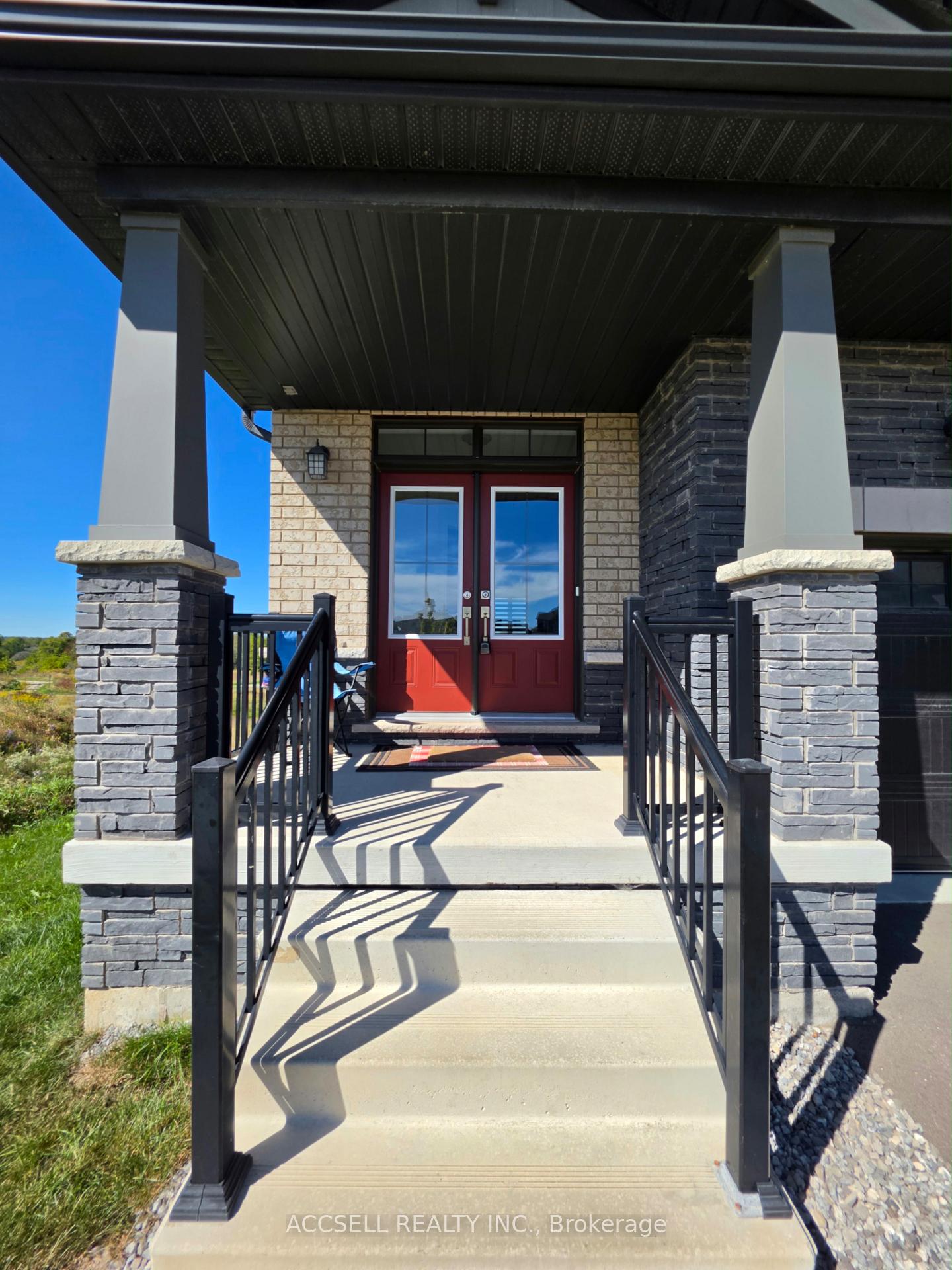 Photo 3 of 92 Hawick Crescent, Haldimand — HOMEH