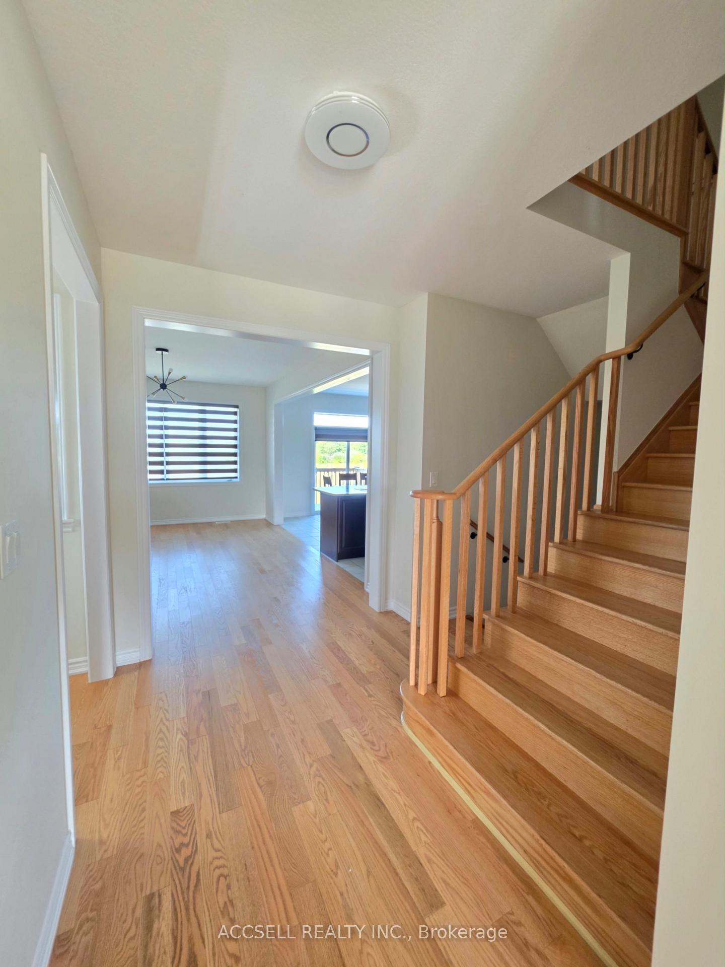 Photo 4 of 92 Hawick Crescent, Haldimand — HOMEH