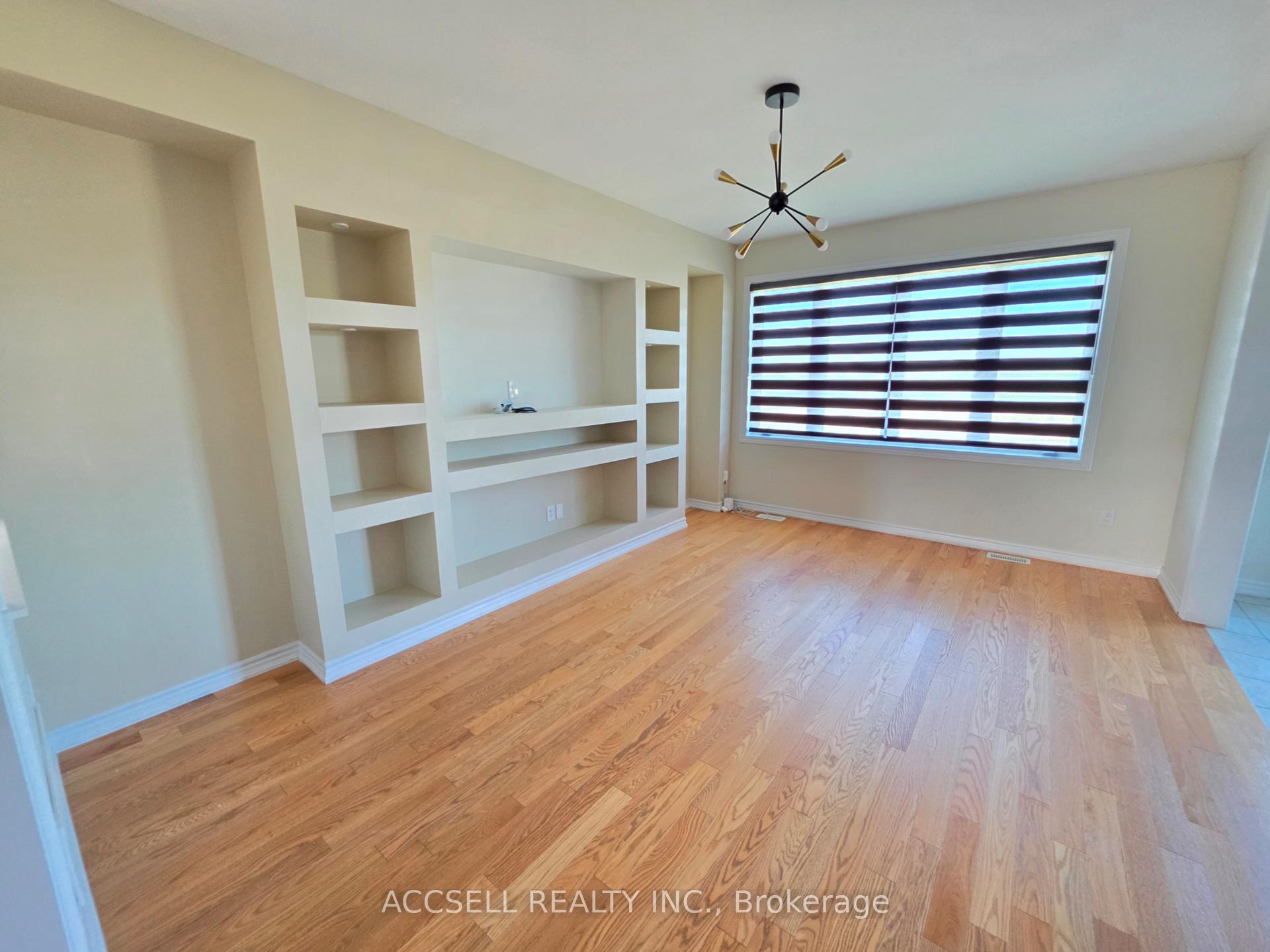 Photo 5 of 92 Hawick Crescent, Haldimand — HOMEH