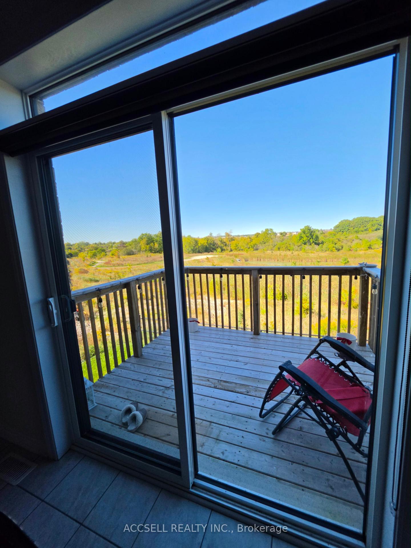 Photo 8 of 92 Hawick Crescent, Haldimand — HOMEH