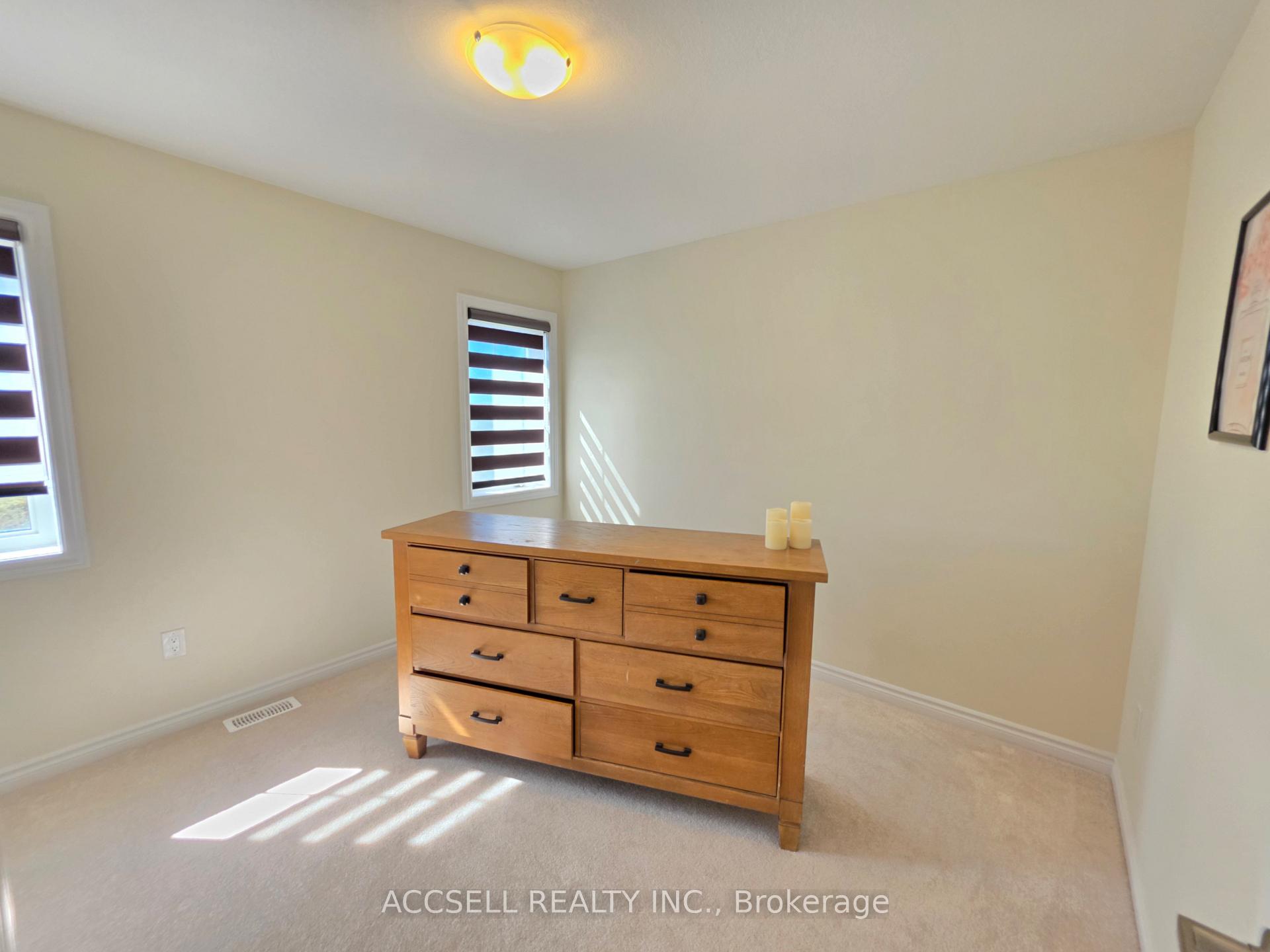 Photo 13 of 92 Hawick Crescent, Haldimand — HOMEH