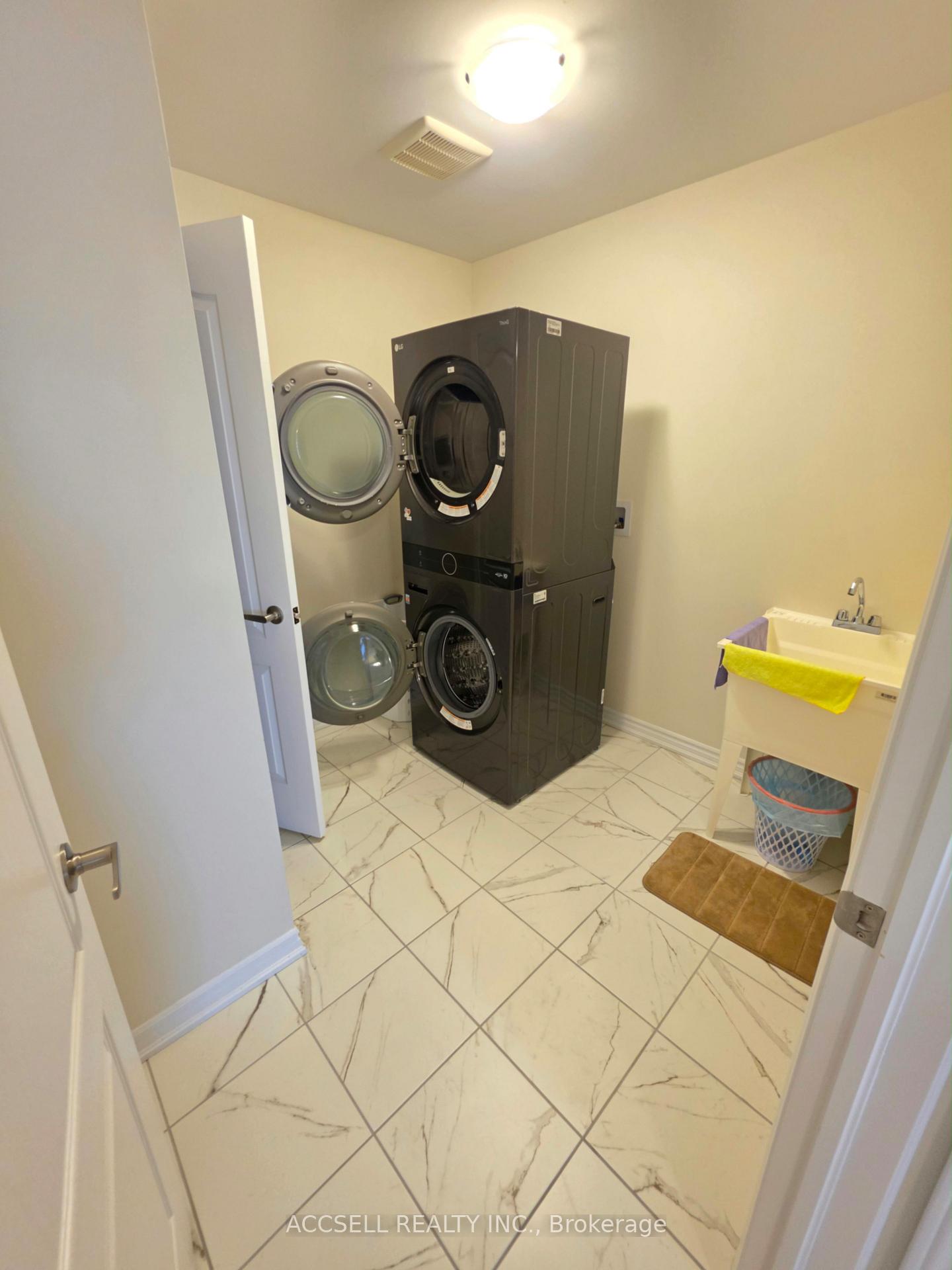 Photo 22 of 92 Hawick Crescent, Haldimand — HOMEH