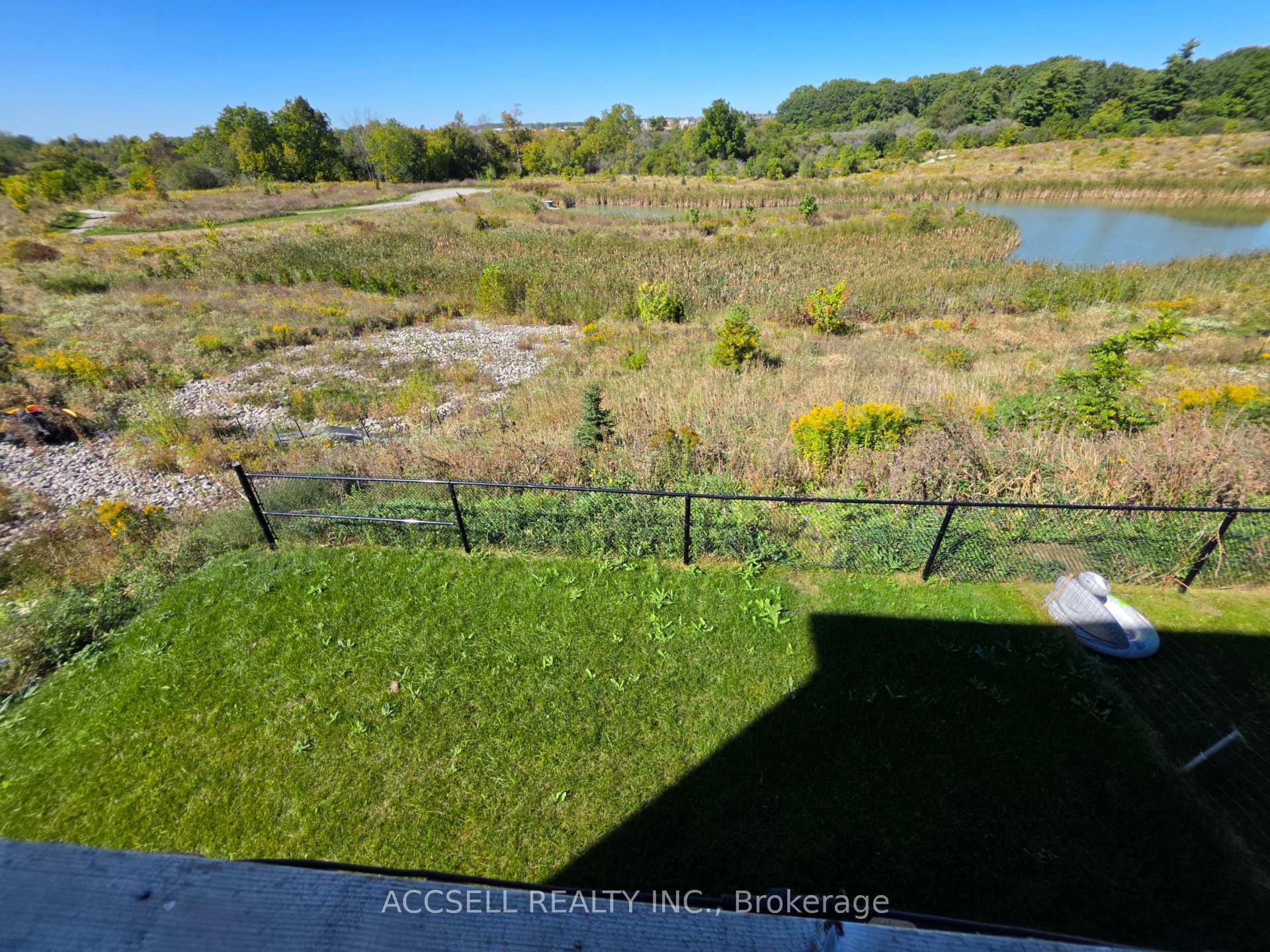 Photo 26 of 92 Hawick Crescent, Haldimand — HOMEH