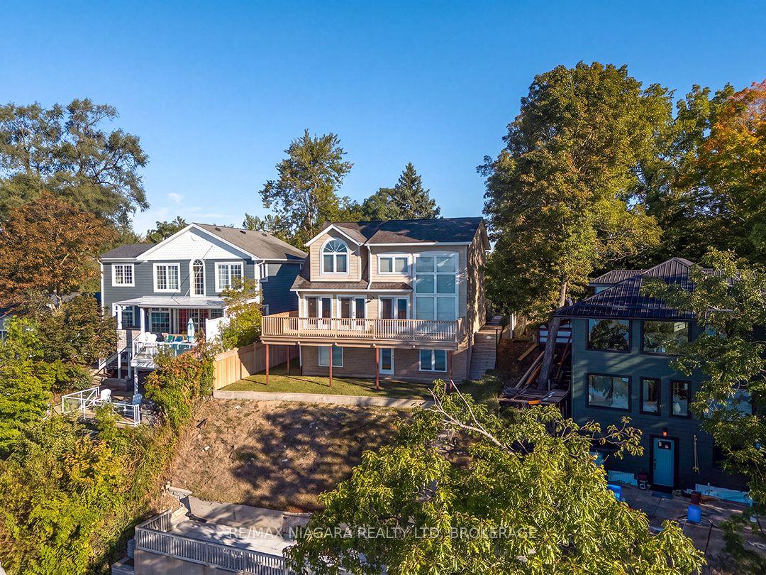 Photo of 10429 Lakeshore Road