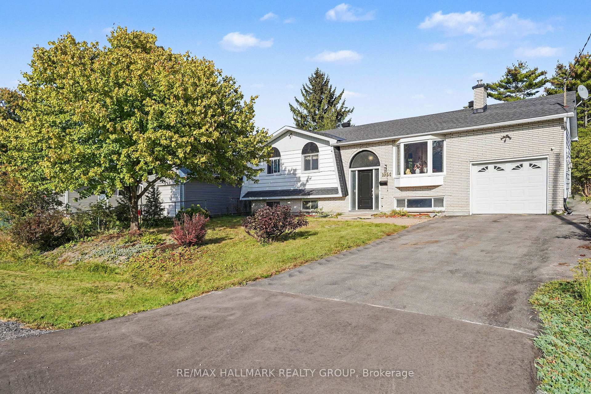 Photo 2 of 1054 Cholette Crescent, Ottawa, Convent Glen South — HOMEH