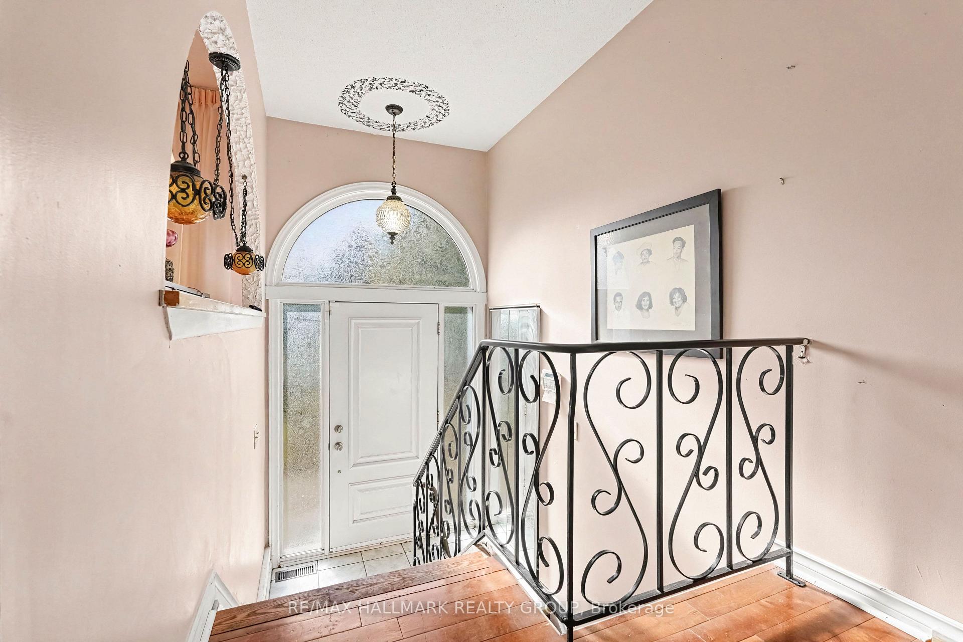 Photo 3 of 1054 Cholette Crescent, Ottawa, Convent Glen South — HOMEH