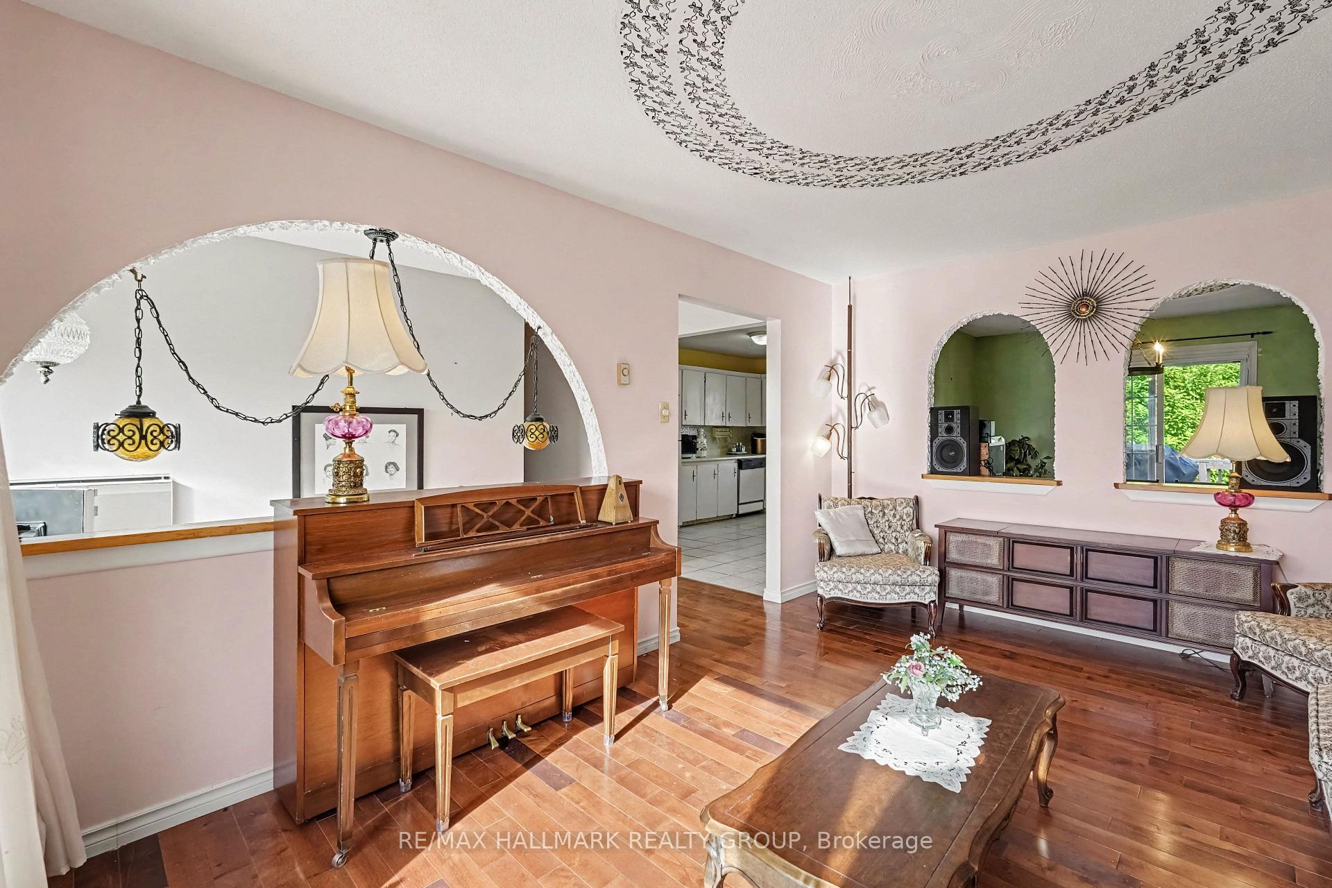 Photo 4 of 1054 Cholette Crescent, Ottawa, Convent Glen South — HOMEH
