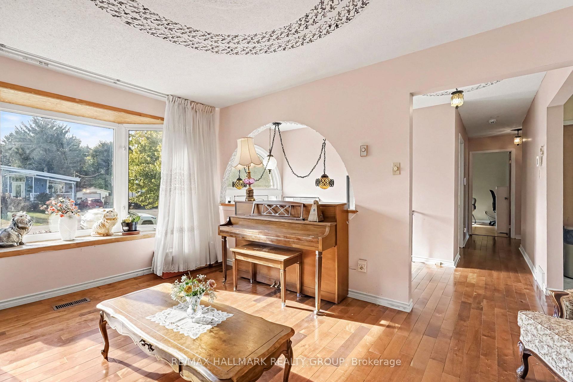 Photo 6 of 1054 Cholette Crescent, Ottawa, Convent Glen South — HOMEH