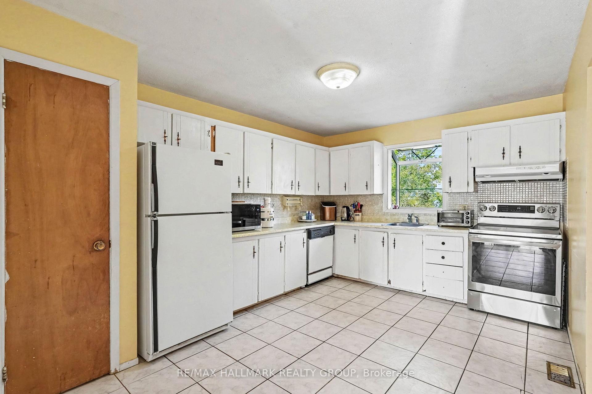 Photo 7 of 1054 Cholette Crescent, Ottawa, Convent Glen South — HOMEH
