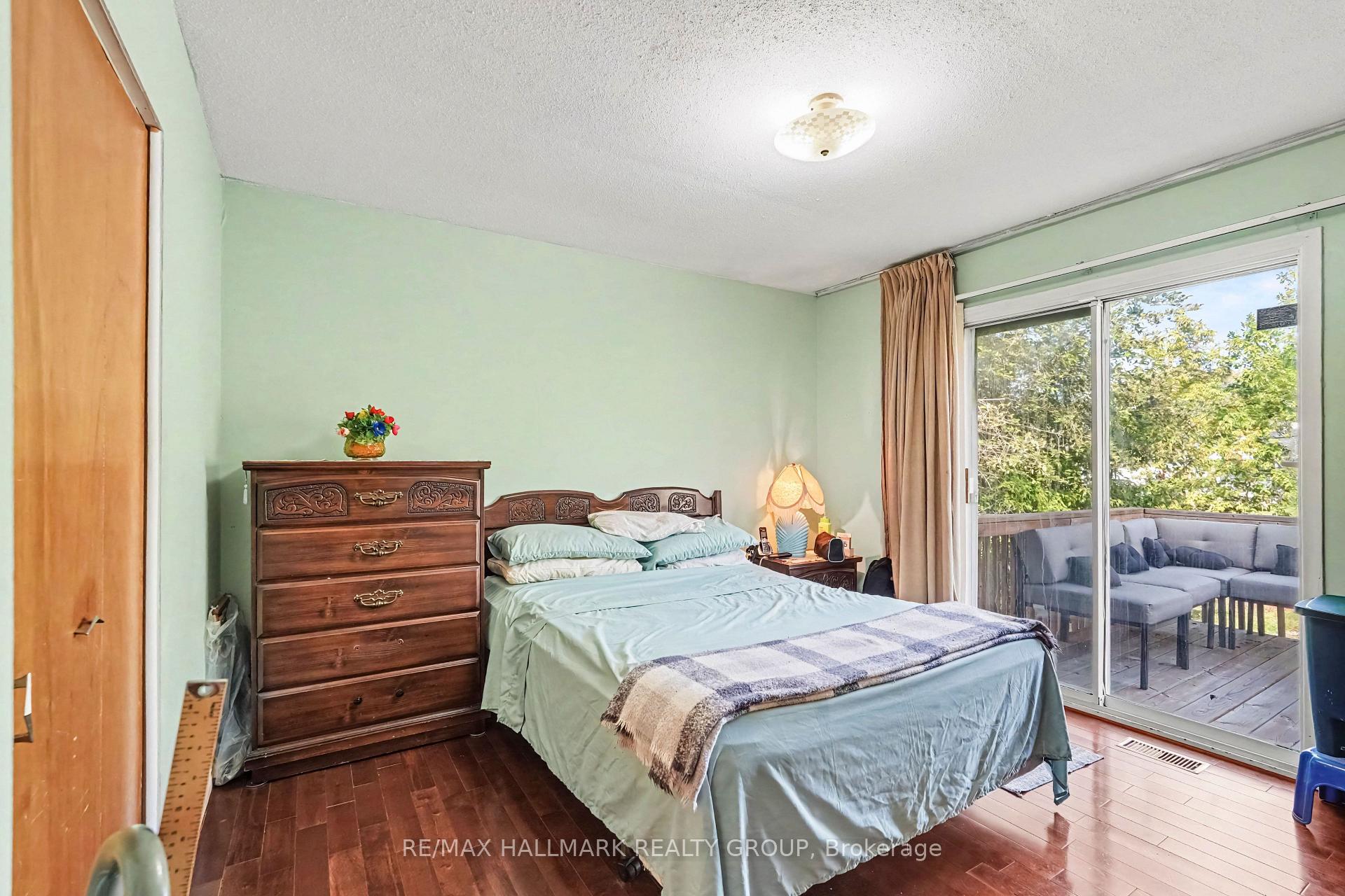 Photo 10 of 1054 Cholette Crescent, Ottawa, Convent Glen South — HOMEH