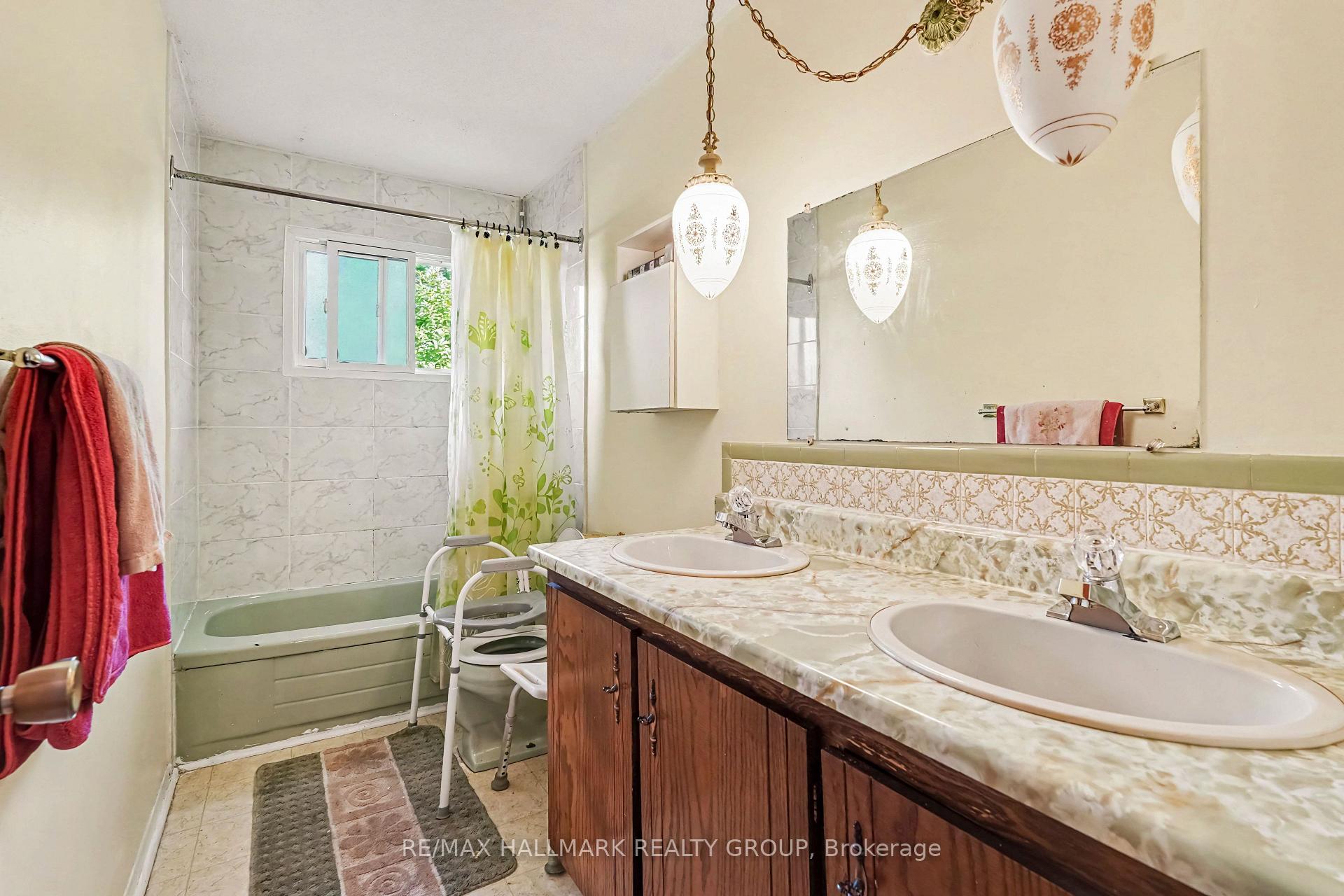 Photo 13 of 1054 Cholette Crescent, Ottawa, Convent Glen South — HOMEH