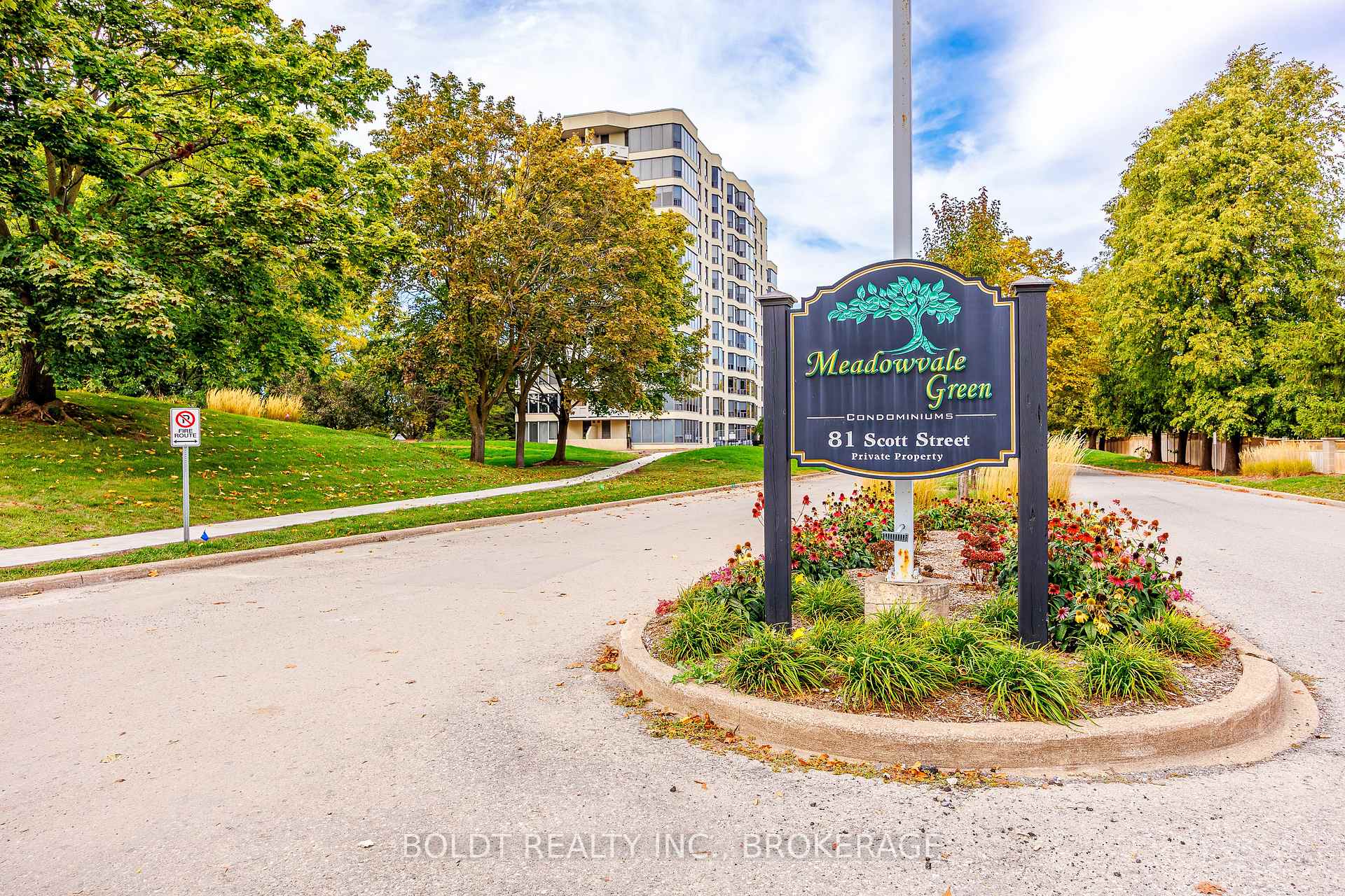 Photo 2 of Unit 812, 81 Scott Street, St. Catharines, Lakeport — HOMEH