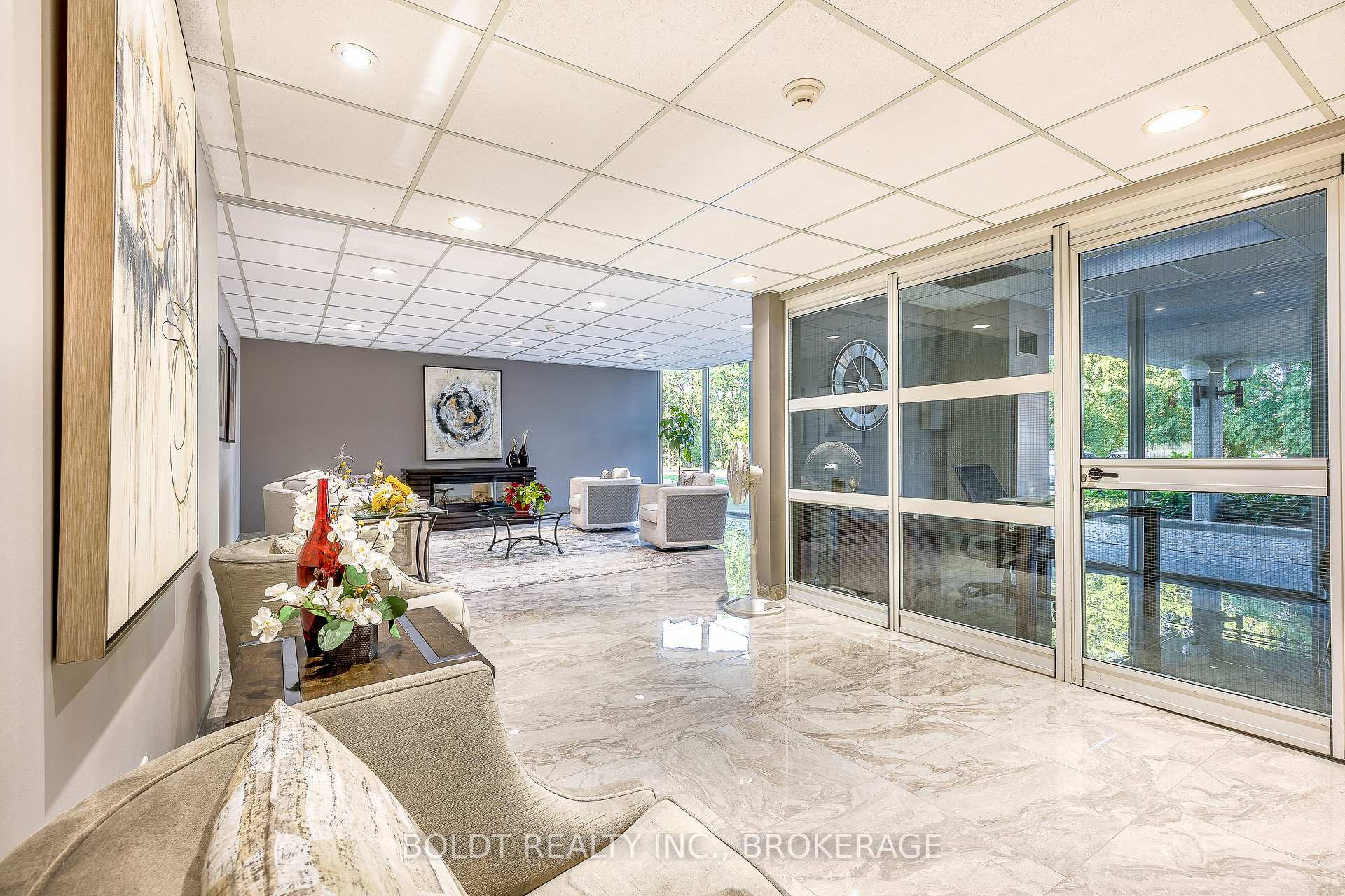 Photo 5 of Unit 812, 81 Scott Street, St. Catharines, Lakeport — HOMEH