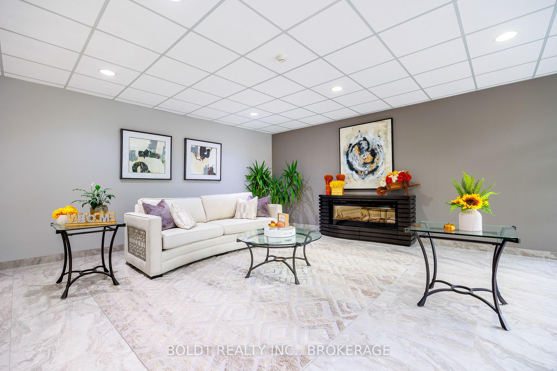 Photo 8 of Unit 812, 81 Scott Street, St. Catharines, Lakeport — HOMEH