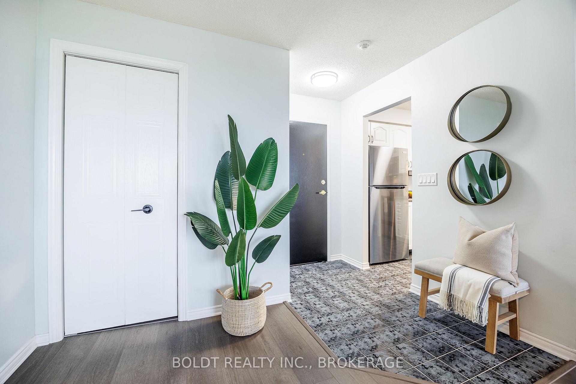 Photo 11 of Unit 812, 81 Scott Street, St. Catharines, Lakeport — HOMEH