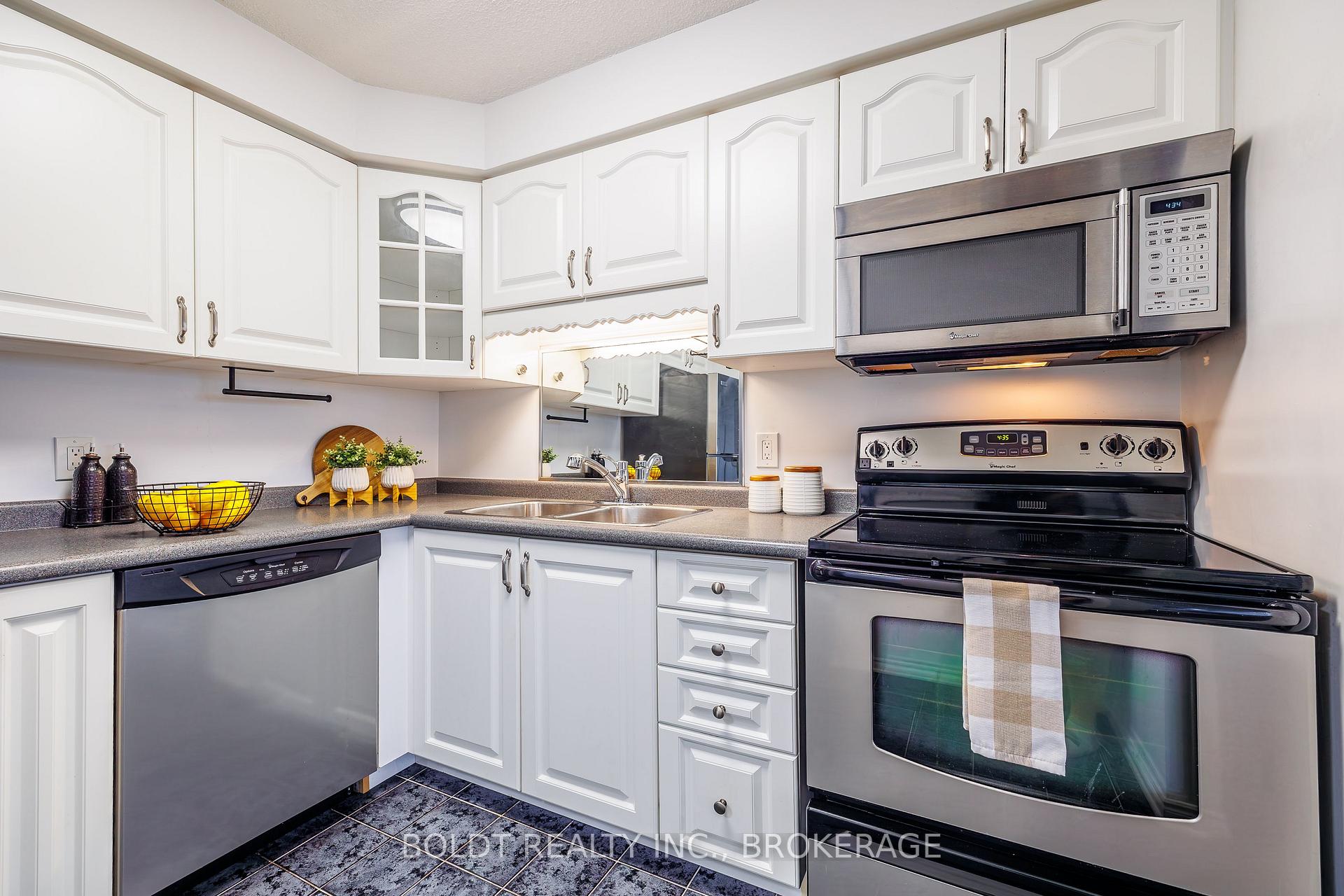 Photo 18 of Unit 812, 81 Scott Street, St. Catharines, Lakeport — HOMEH