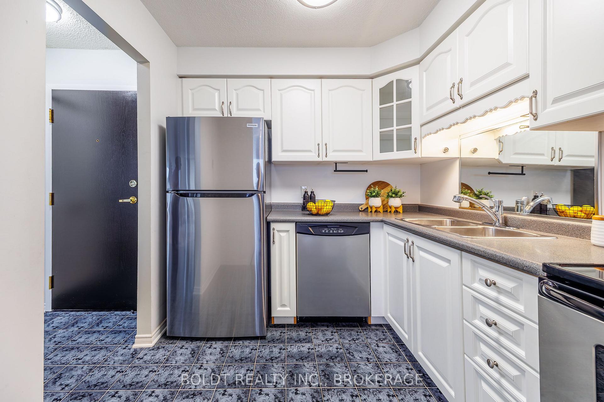 Photo 19 of Unit 812, 81 Scott Street, St. Catharines, Lakeport — HOMEH