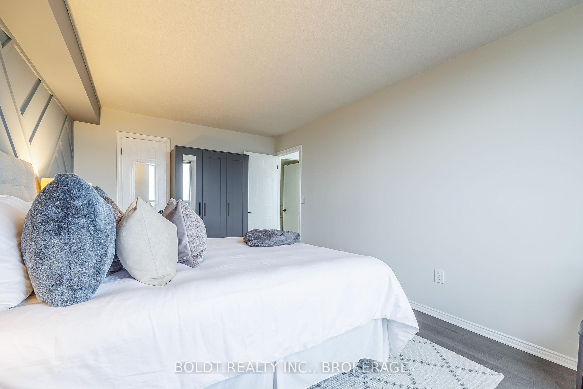 Photo 23 of Unit 812, 81 Scott Street, St. Catharines, Lakeport — HOMEH