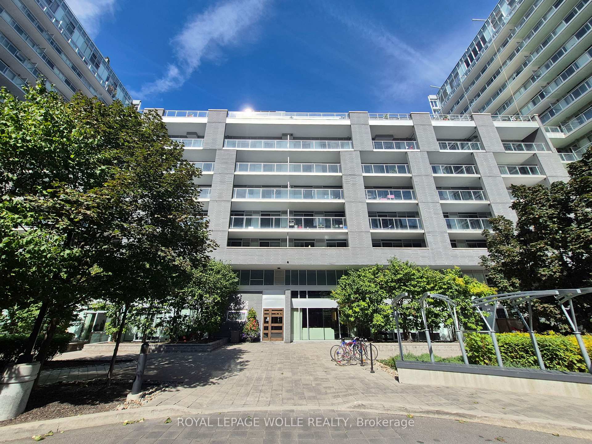 Photo of Unit E409, 555 Wilson Avenue