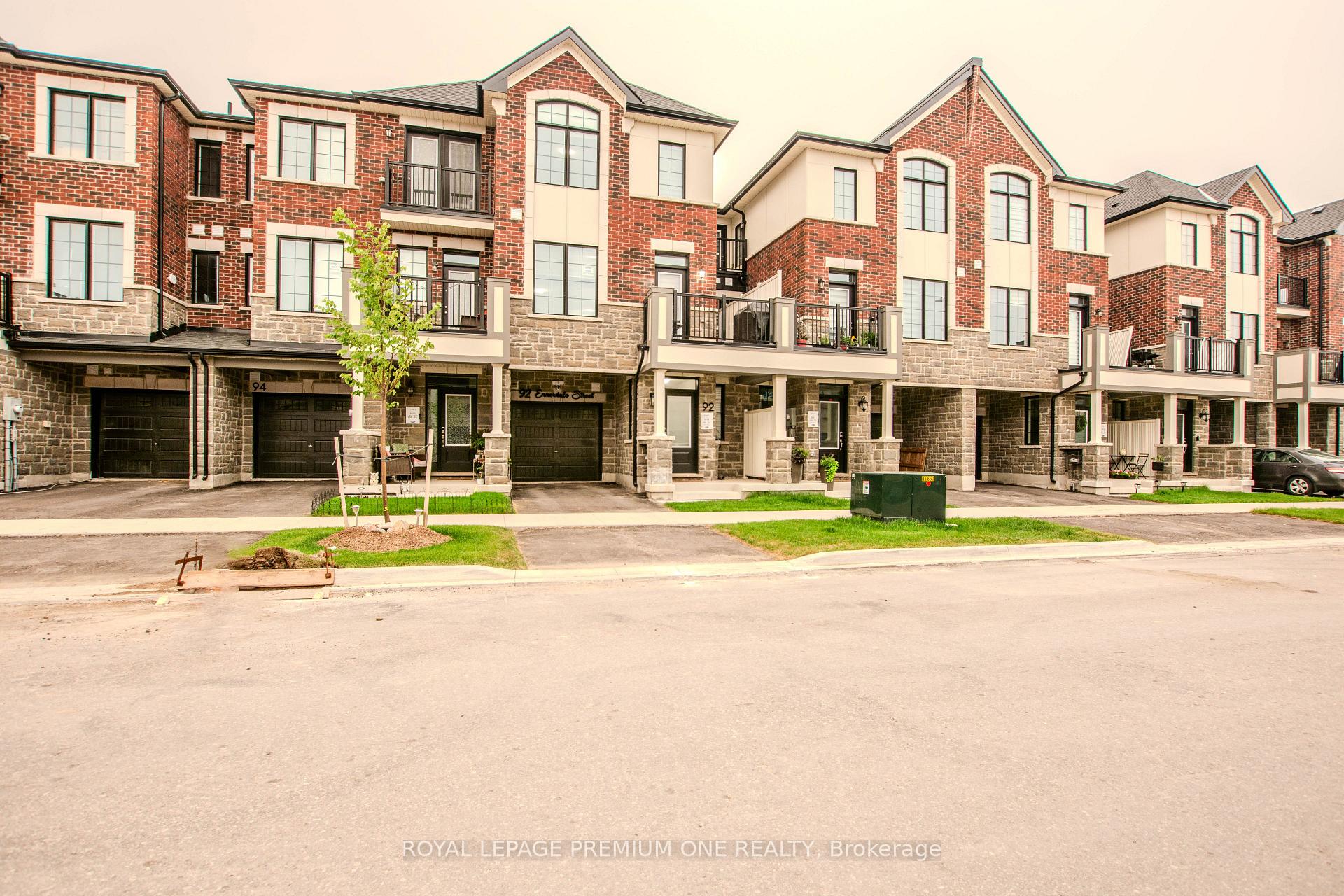 Photo 4 of 92 Ennerdale Street, Barrie, Rural Barrie Southwest — HOMEH