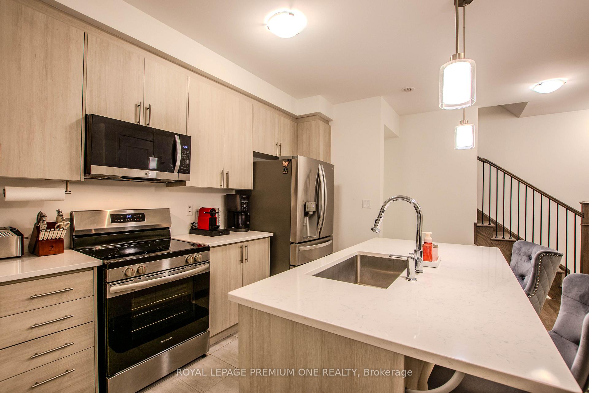 Photo 14 of 92 Ennerdale Street, Barrie, Rural Barrie Southwest — HOMEH