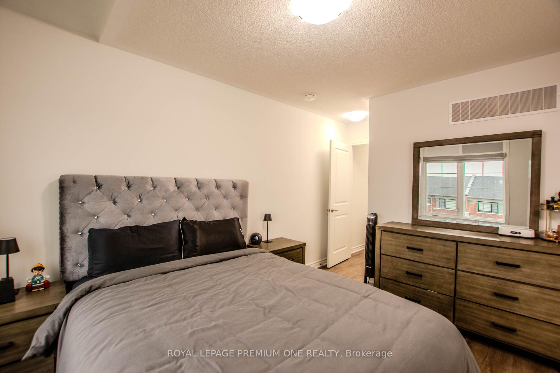 Photo 24 of 92 Ennerdale Street, Barrie, Rural Barrie Southwest — HOMEH