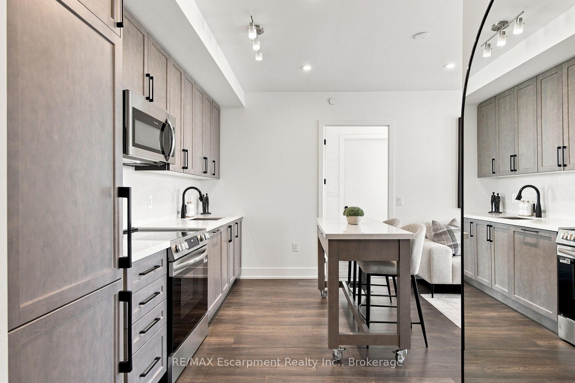 Photo 7 of Unit 707, 2450 Old Bronte Road, Oakville, Westmount — HOMEH